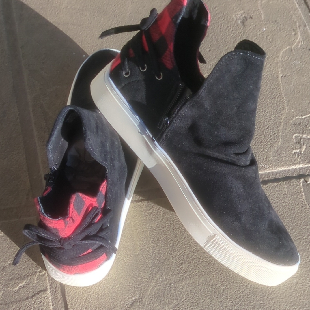 Black and Red High-Top Sneakers For Women Size#8. FINAL PRICE $10